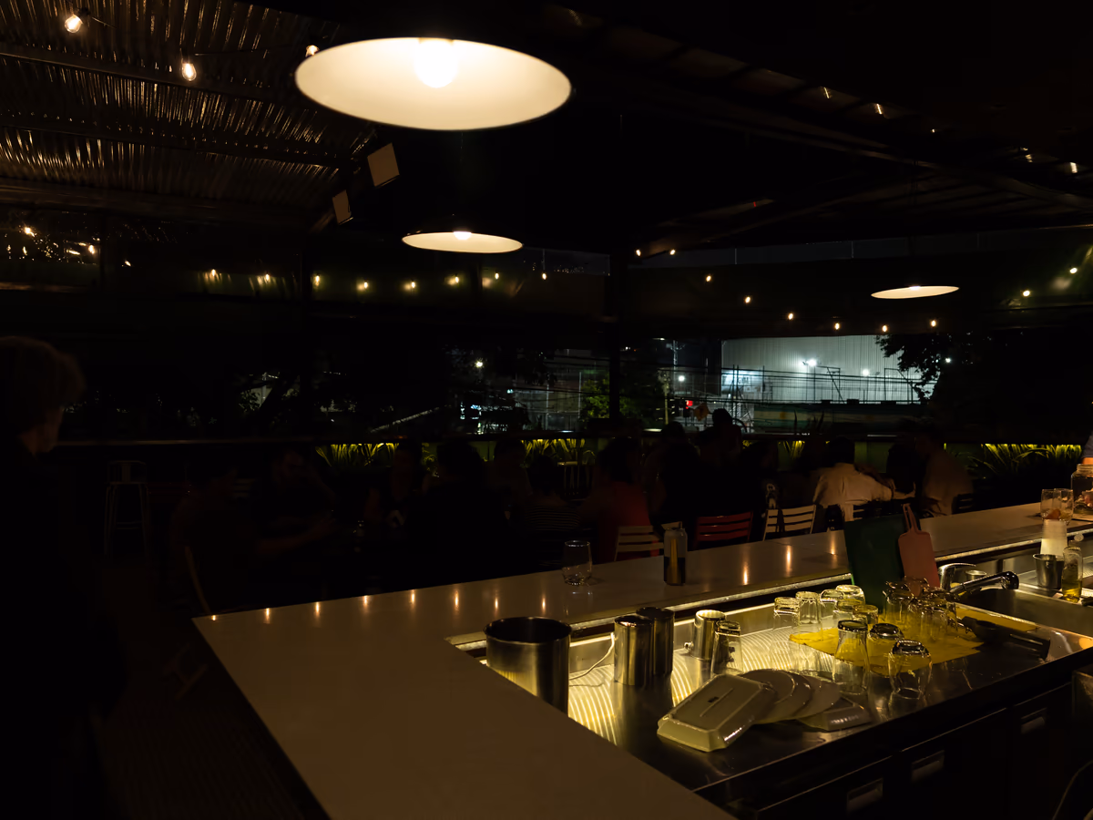 Terraza pet-friendly de Caudillo Bar, Saavedra